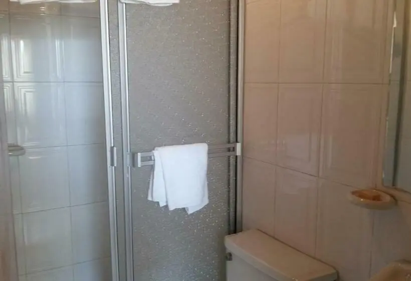 Standard Kolmen Hengen Huone, Catalina Real