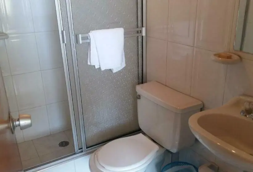Standard Yhden Hengen Huone, Catalina Real