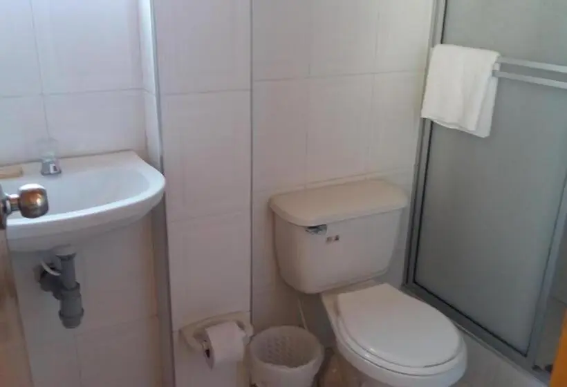 Standard Yhden Hengen Huone, Catalina Real