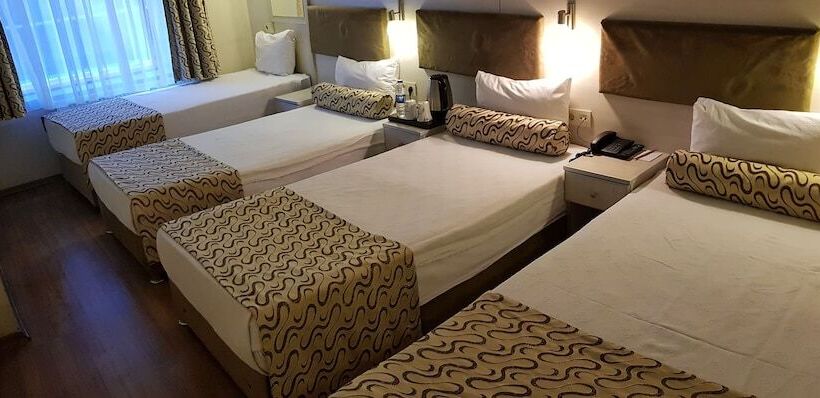 Camera Tripla Standard, Grand Zeybek