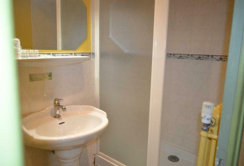 غرفة عائلية, Magdeleine