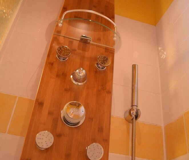 غرفة قياسية ثلاثية, Magdeleine