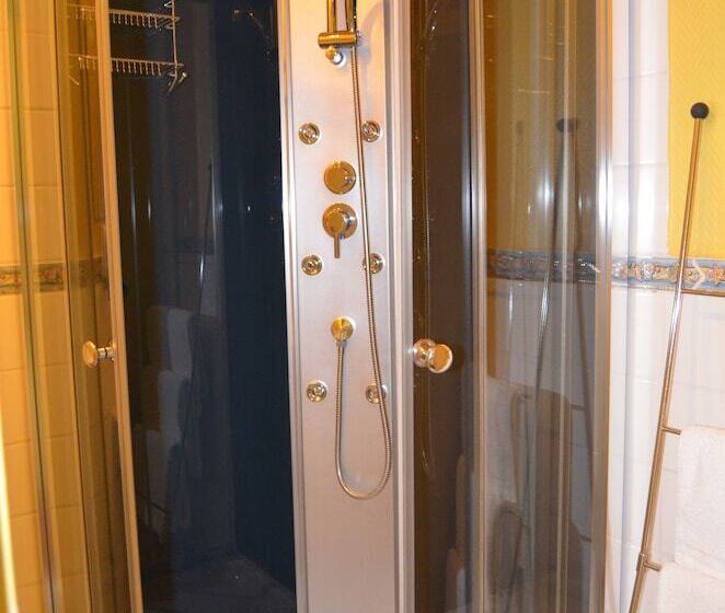 غرفة قياسية ثلاثية, Magdeleine