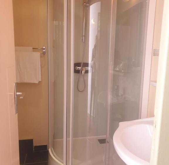 غرفة قياسية, Magdeleine