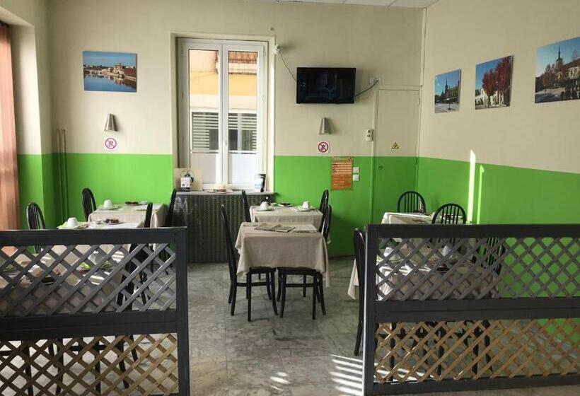 غرفة عائلية, Magdeleine