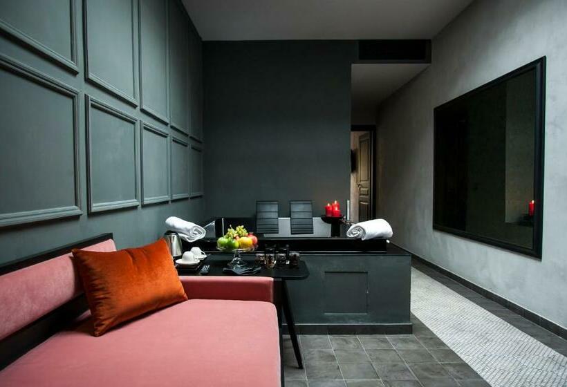 سوییت لوکس, Roma Luxus
