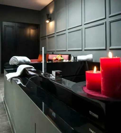 سوییت لوکس, Roma Luxus