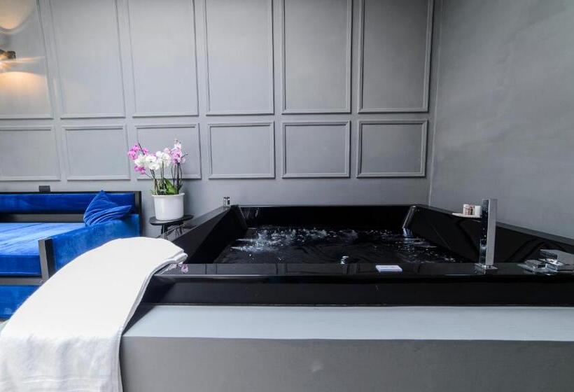 سوییت لوکس, Roma Luxus