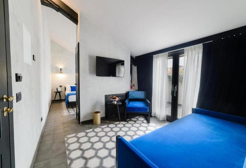 سوییت جونیور با چشم‌انداز شهر, Roma Luxus