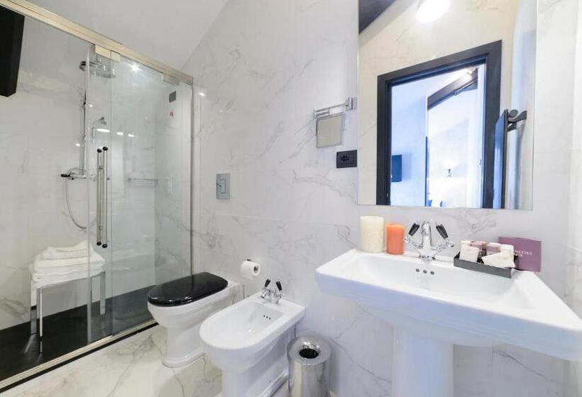 سوییت جونیور با چشم‌انداز شهر, Roma Luxus