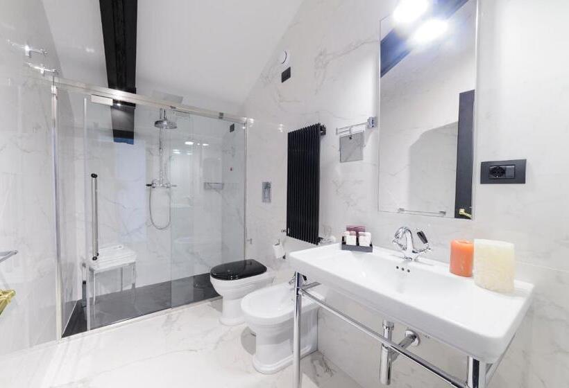 اتاق لوکس با تراس, Roma Luxus