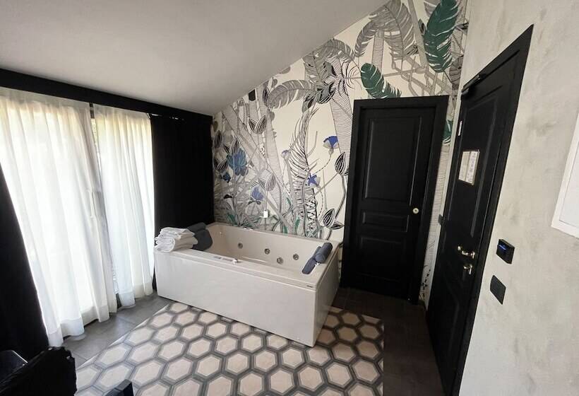 سوییت جونیور با چشم‌انداز شهر, Roma Luxus