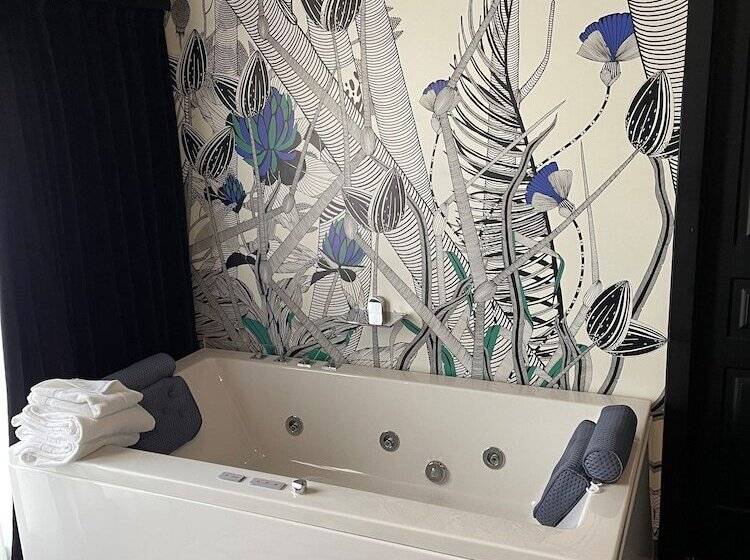 سوییت جونیور با چشم‌انداز شهر, Roma Luxus