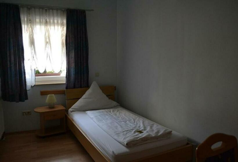 Quarto Estandar Individual, Amadeus