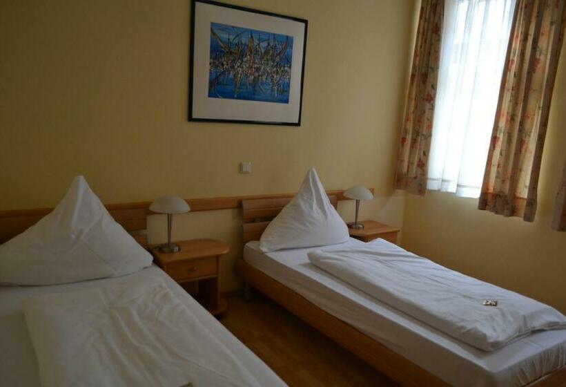 Quarto Estandar, Amadeus