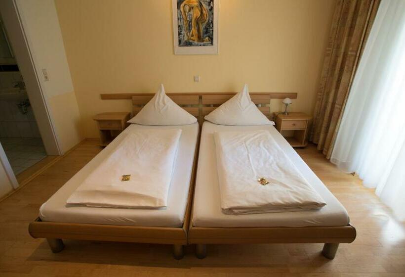 Номер Стандарт с Балконом, Amadeus