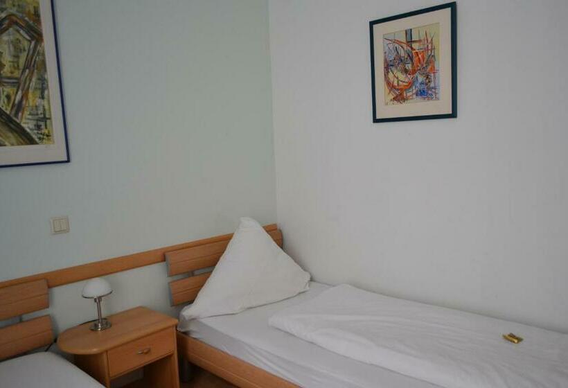 Номер Стандарт, Amadeus