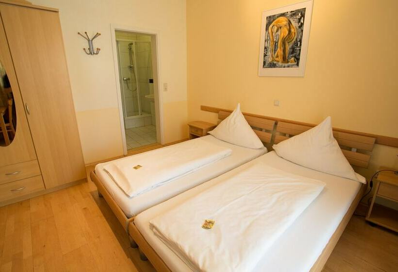 Quarto Estandar com Sacada, Amadeus