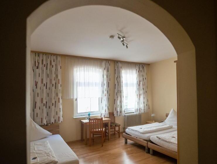 Четырехместный Номер Стандарт, Amadeus