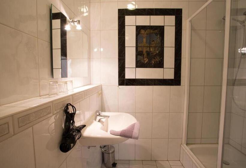 Quarto Quádruplo Estandar, Amadeus