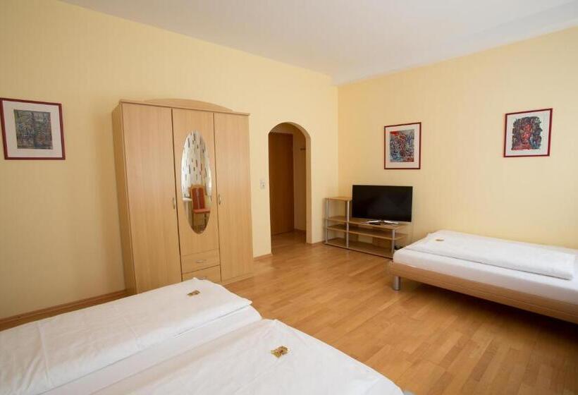 Четырехместный Номер Стандарт, Amadeus