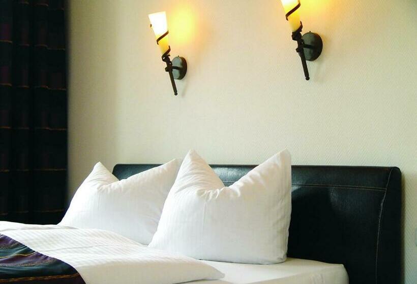 带大床的标准工作室, Traumparadies