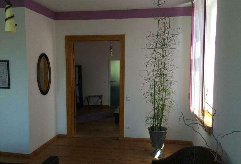 带大床的标准工作室, Traumparadies