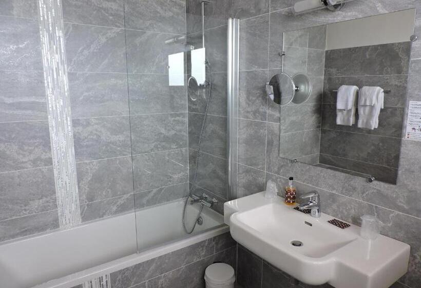 חדר משפתחתי סופריור, Uhainak