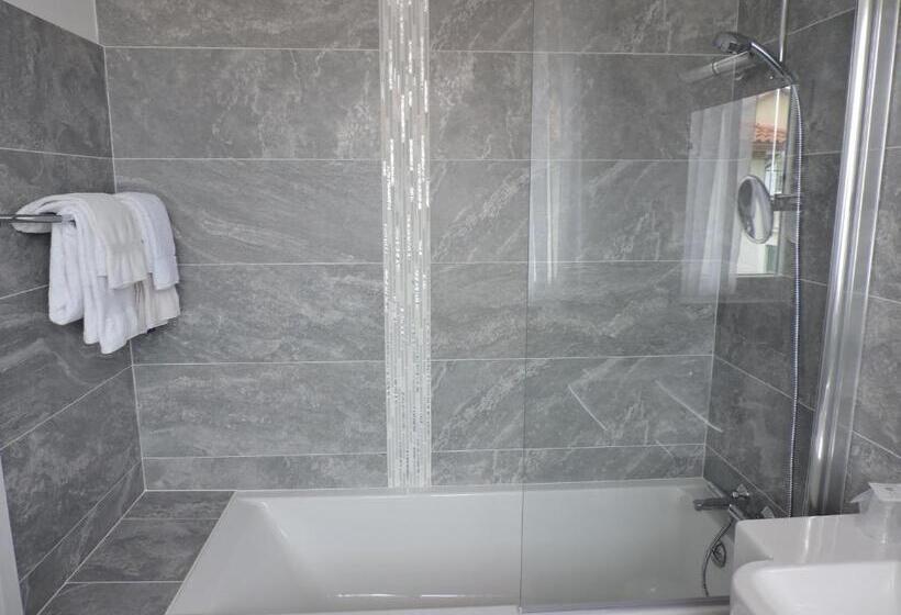 חדר משפתחתי סופריור, Uhainak