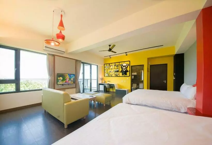 اتاق استاندارد چهارنفره با بالکن, Whitecaps B&b