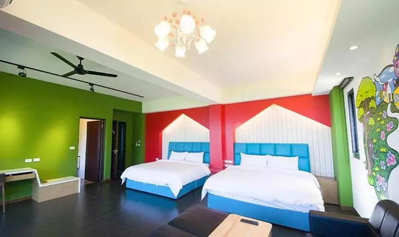 اتاق استاندارد چهارنفره با بالکن, Whitecaps B&b