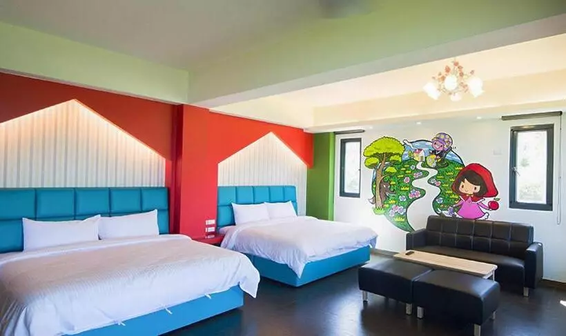 اتاق استاندارد چهارنفره با بالکن, Whitecaps B&b