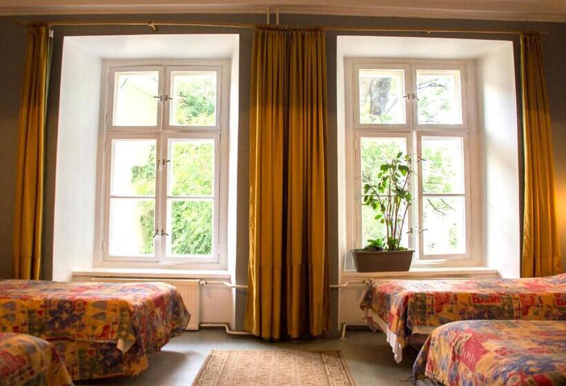 اتاق استاندارد چهارنفره با سرویس بهداشتی مشترک, 16eur   Old Town Munkenhof
