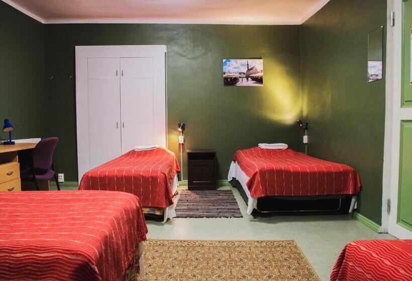 اتاق استاندارد چهارنفره با سرویس بهداشتی مشترک, 16eur   Old Town Munkenhof