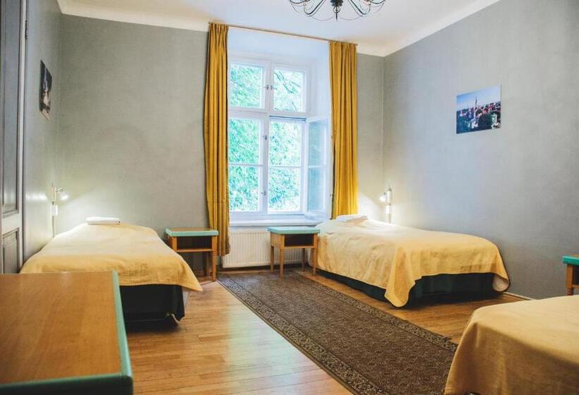 Habitació Triple Estàndard Bany Compartit, 16eur   Old Town Munkenhof