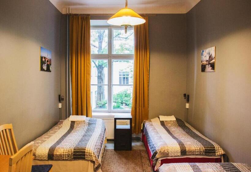 Habitació Triple Estàndard Bany Compartit, 16eur   Old Town Munkenhof