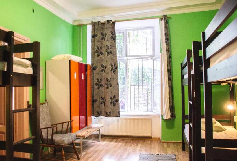 Llit en Habitació Compartida, 16eur   Old Town Munkenhof