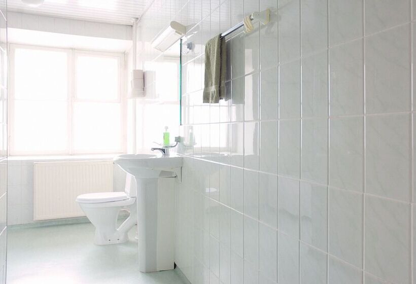 اتاق استاندارد با سرویس بهداشتی مشترک, 16eur   Old Town Munkenhof