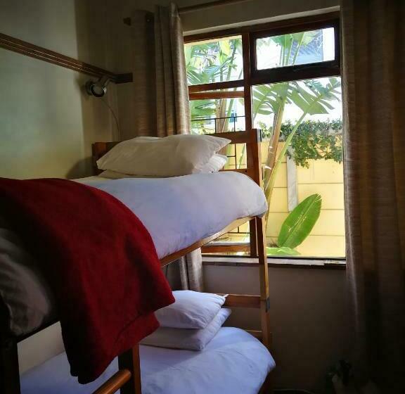 מיטה בחדר משותף, A Sunflower Stop Backpackers