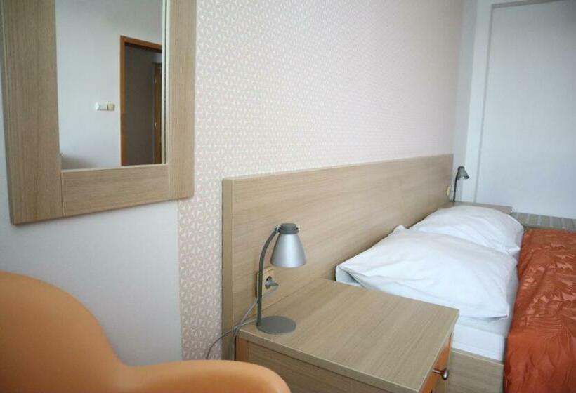 Négyágyas Standard Szoba, And Park Divoká Voda