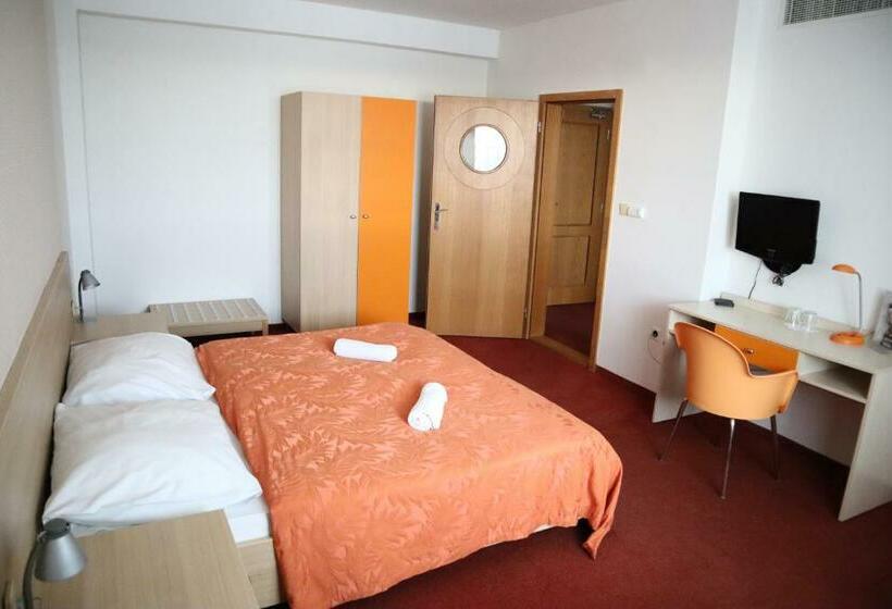 Négyágyas Standard Szoba, And Park Divoká Voda