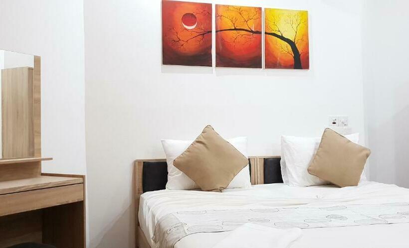 اتاق لوکس با بالکن و چشمانداز دریا, Arora Inn