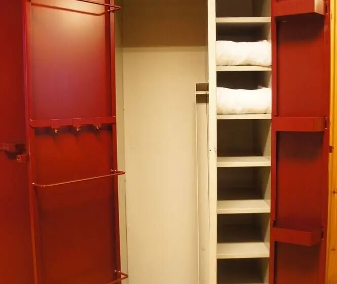 バスルーム共同エコノミー4人部屋, Camp Lillehammer