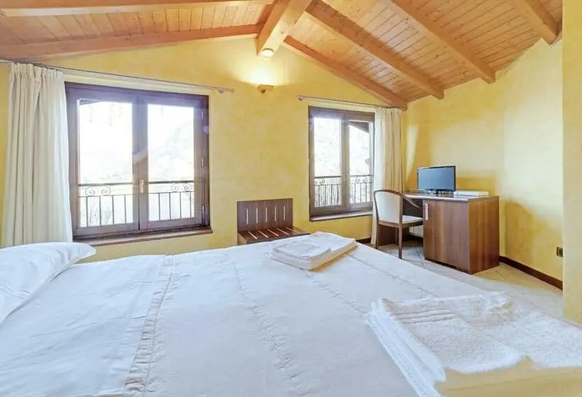 Comfort room with lake view, Grotto Bagat