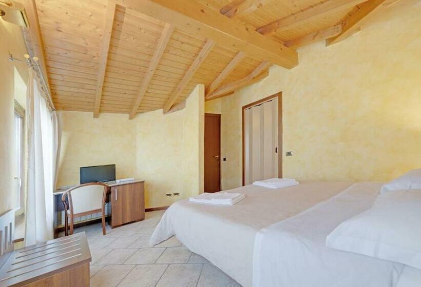 Comfort room with lake view, Grotto Bagat