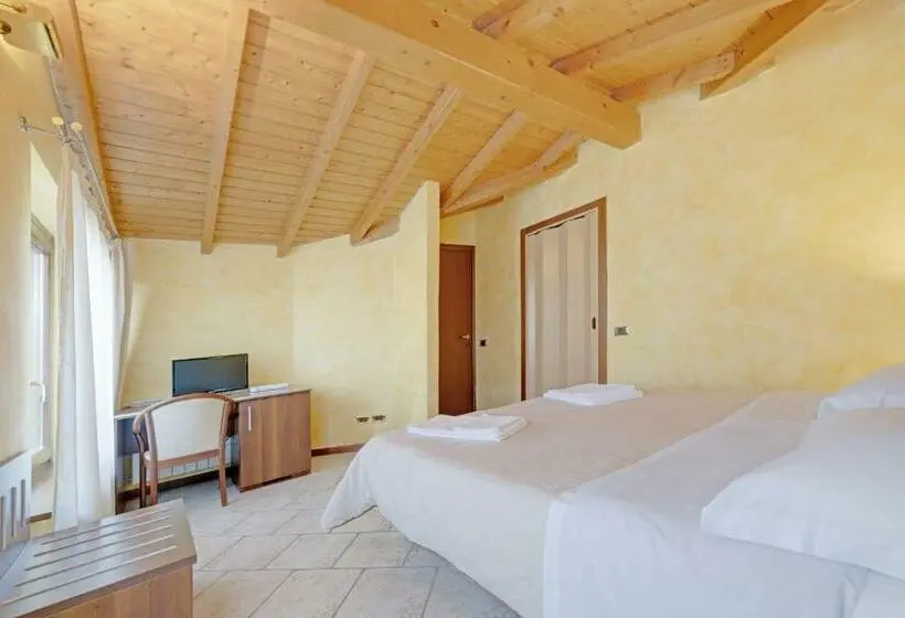 Comfort room with lake view, Grotto Bagat