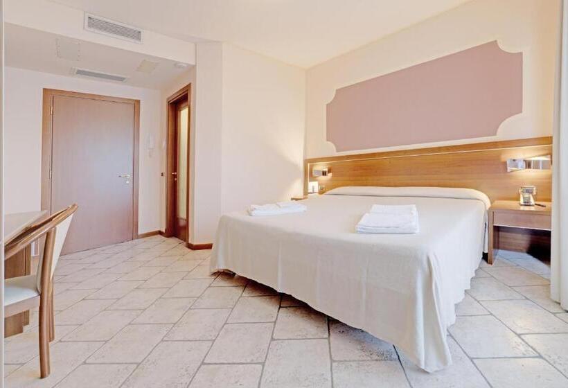 Superior room with lake view, Grotto Bagat