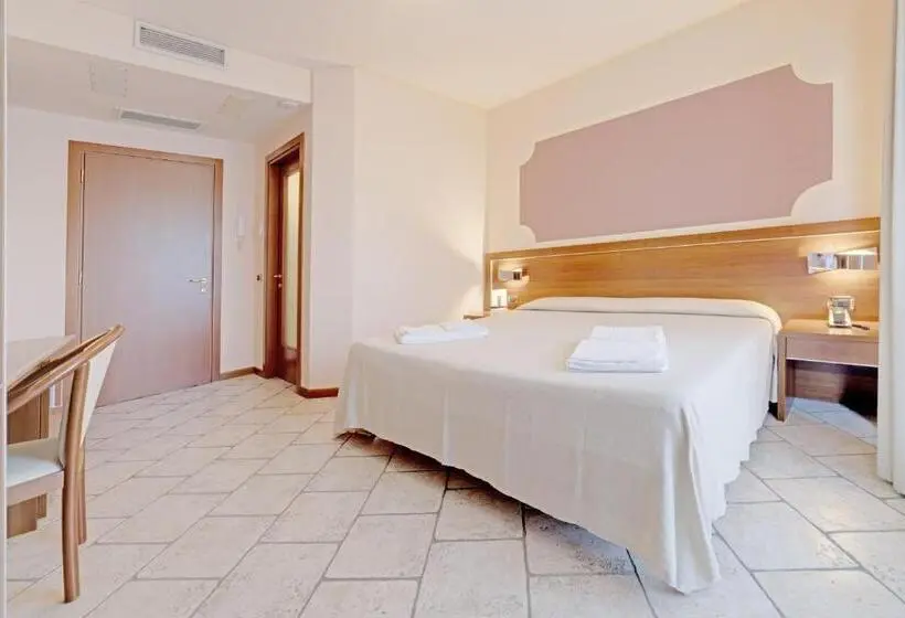 Superior room with lake view, Grotto Bagat
