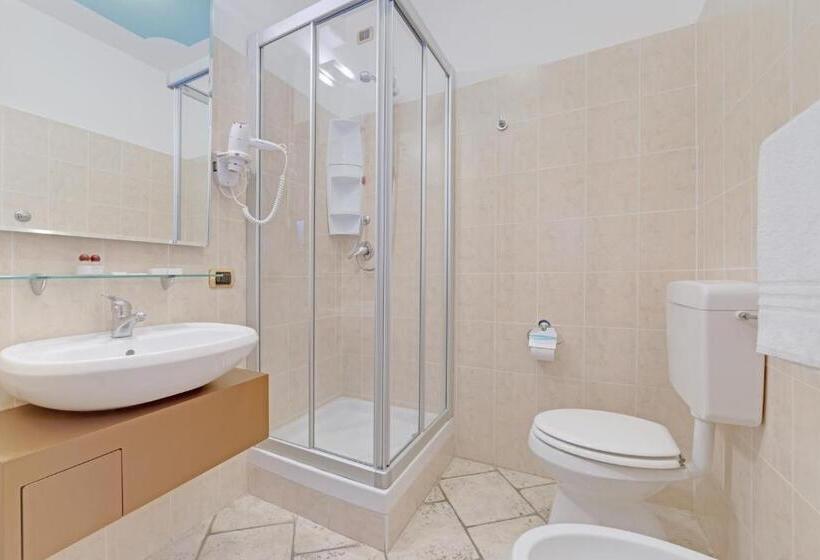Superior room with lake view, Grotto Bagat