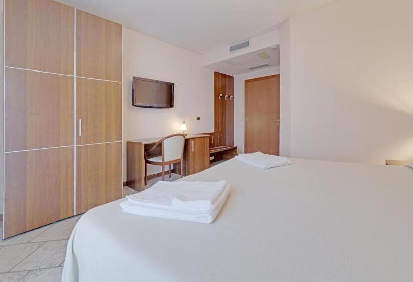 Superior room with lake view, Grotto Bagat